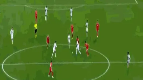 蓉城与武汉三镇半场0-0握手言和，费利佩头球惊险未果，卡隆制造得分机会