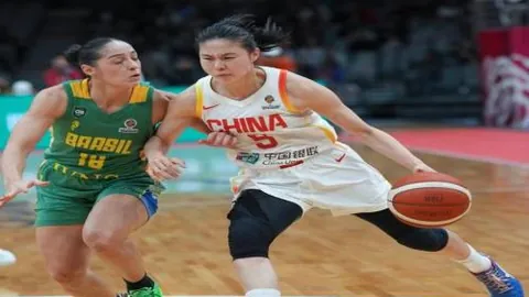 【浙江新疆男足对决全运预演】抽签盛典奇幻塑料球亮相，竞猜悬念一触即发！